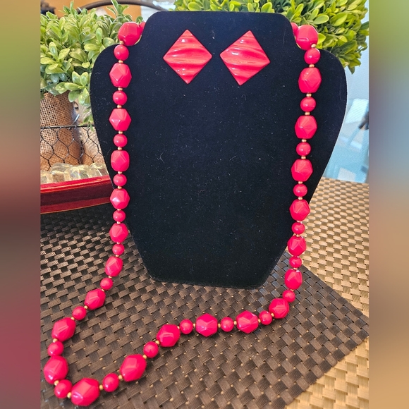 Lady Remington Accessories - Vintage Ladies Necklace w/Earrings